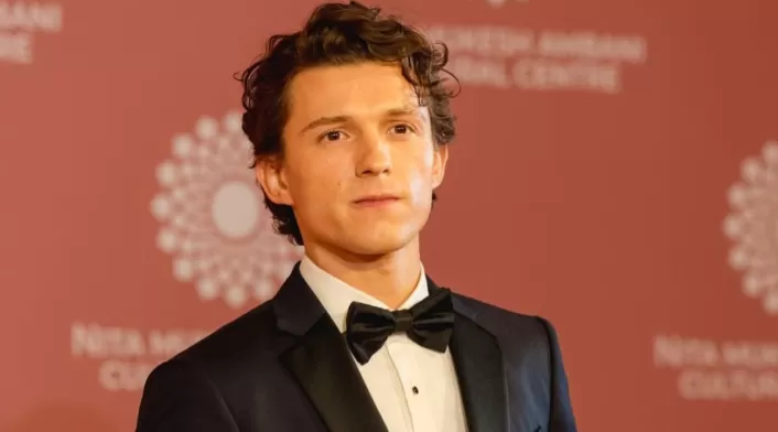 Tom Holland trasladado de emergencia al hospital tras sufrir conmoción cerebral leve durante rodaje de SpiderMan Un nuevo día. Recomendaciones médicas y cuidados clave para su recuperación. Tom Holland trasladado de emergencia al hospital tras sufrir conmoción cerebral leve durante rodaje de SpiderMan Un nuevo día. Recomendaciones médicas y cuidados clave para su recuperación.