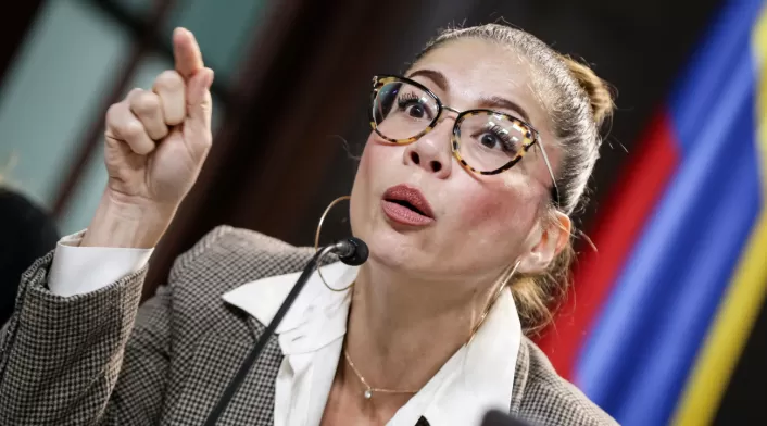 Representante denuncia presiones del presidente del Icetex por contrato multimillonario a dedo. Crisis de contratación y condonación de créditos en la entidad. Representante denuncia presiones del presidente del Icetex por contrato multimillonario a dedo. Crisis de contratación y condonación de créditos en la entidad.