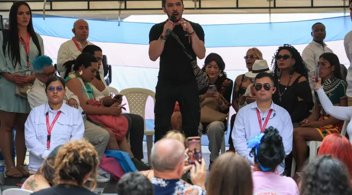 Juan Carlos Florián, ministro de la Igualdad, en un evento público en Medellín Imagen del Ministerio de la Igualdad en la que se ve al ministro Juan Carlos Florián pronunciando un discurso en un evento en Medellín