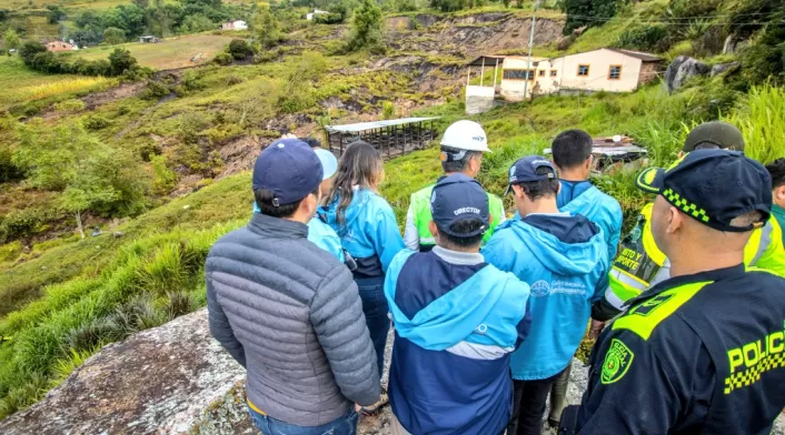 Gobernador de Cundinamarca exige intervención efectiva en la vía al Llano tras derrumbe en Chipaque