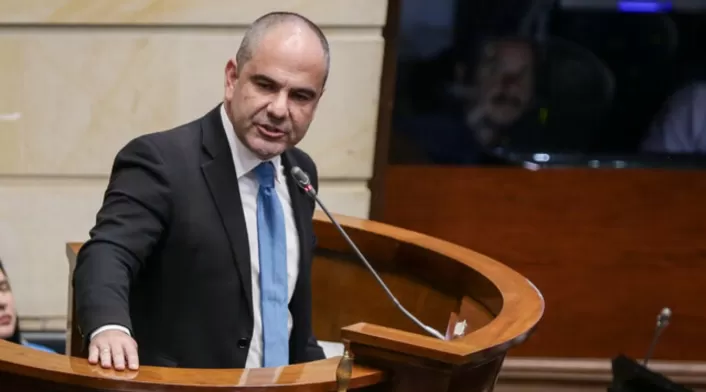 Cumbre parlamentaria entre Centro Democrático y Cambio Radical abordará seguridad, reformas y retos para próximo gobierno Cumbre parlamentaria entre Centro Democrático y Cambio Radical abordará seguridad, reformas y retos para próximo gobierno