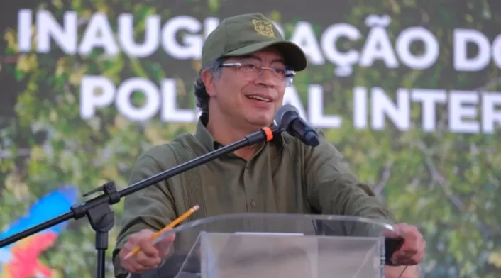 La política antidrogas de Colombia se mantiene firme, a pesar de la decisión de EE. UU. Ministro defiende resultados impresionantes en combate al narcotráfico La política antidrogas de Colombia se mantiene firme, a pesar de la decisión de EE. UU. Ministro defiende resultados impresionantes en combate al narcotráfico