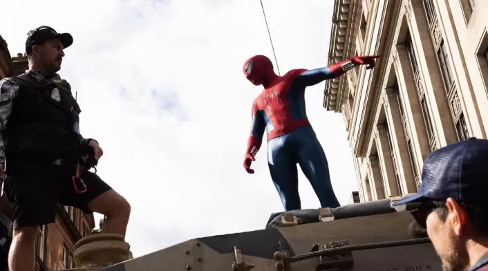 Tom Holland, el actor de SpiderMan, se recupera tras conmoción cerebral durante filmación. Tom Holland, actor norteamericano