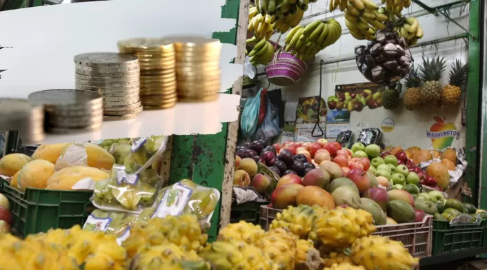 El decano de Economía de la Universidad de los Andes, Hernando Zuleta, analiza el impacto de la inflación de alimentos en Colombia. El decano de Economía de la Universidad de los Andes, Hernando Zuleta, analiza el impacto de la inflación de alimentos en Colombia.