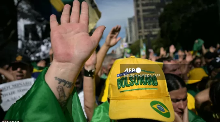 El juicio oral contra el expresidente brasileño Jair Bolsonaro y otros siete acusados de golpismo comenzó con la Fiscalía pidiendo condenas severas por intentar imponer una dictadura El juicio oral contra el expresidente brasileño Jair Bolsonaro y otros siete acusados de golpismo comenzó con la Fiscalía pidiendo condenas severas por intentar imponer una dictadura