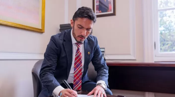 El ministro Juan Carlos Florián habla sobre la cancelación de su visa por parte de Estados Unidos, tras asistir a una manifestación con el presidente Gustavo Petro en New York. Orgulloso de presenciar el discurso de Petro ante la ONU El ministro Juan Carlos Florián habla sobre la cancelación de su visa por parte de Estados Unidos, tras asistir a una manifestación con el presidente Gustavo Petro en New York. Orgulloso de presenciar el discurso de Petro ante la ONU