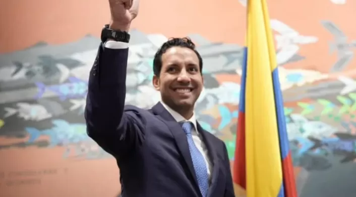El presidente de la Cámara de Representantes, Julián David López, anuncia debate de control político por decisiones en el aeropuerto Alfonso Bonilla Aragón El presidente de la Cámara de Representantes, Julián David López, anuncia debate de control político por decisiones en el aeropuerto Alfonso Bonilla Aragón