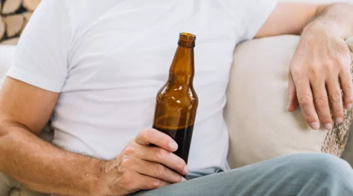 El general Urrego confirma que once personas han fallecido por consumir licor adulterado en Barranquilla. La Policía investiga la distribución de bebidas con metanol en la ciudad El general Urrego confirma que once personas han fallecido por consumir licor adulterado en Barranquilla. La Policía investiga la distribución de bebidas con metanol en la ciudad
