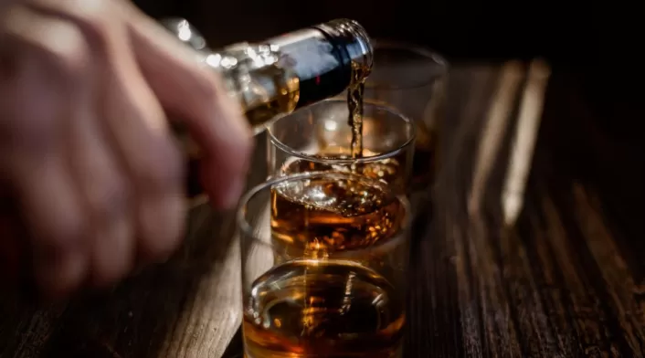 Jaime Avendaño, director territorial de la SAE en el Caribe, confirma uso ilegal de inmueble para elaboración de licor adulterado en Barranquilla Jaime Avendaño, director territorial de la SAE en el Caribe, confirma uso ilegal de inmueble para elaboración de licor adulterado en Barranquilla