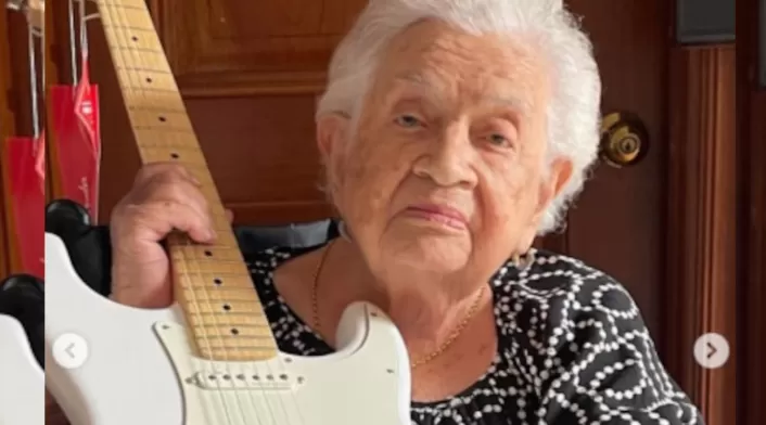 El artista no desaprovechaba oportunidad para dedicarle mensajes a su mamá El artista no desaprovechaba oportunidad para dedicarle mensajes a su mamá