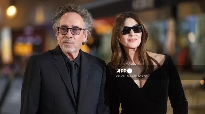 Tim Burton y Monica Bellucci Tim Burton y Monica Bellucci