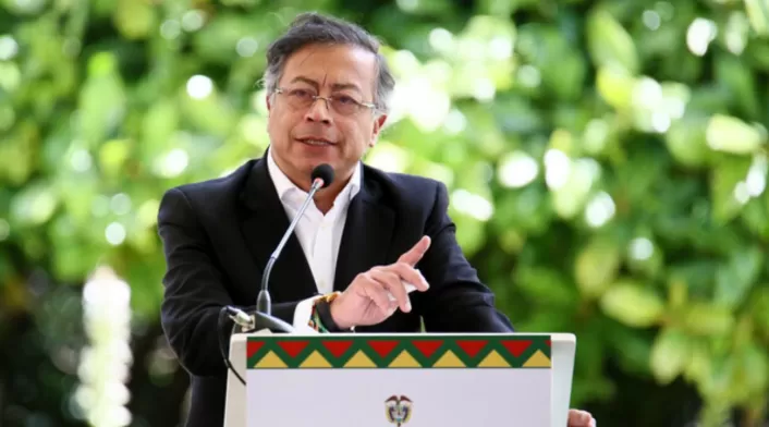 Expertos advierten sobre impacto negativo de la nueva reforma tributaria en empresas y economía nacional. Medidas propuestas afectan al sector productivo y no resuelven problema estructural del gasto público. Expertos advierten sobre impacto negativo de la nueva reforma tributaria en empresas y economía nacional. Medidas propuestas afectan al sector productivo y no resuelven problema estructural del gasto público.