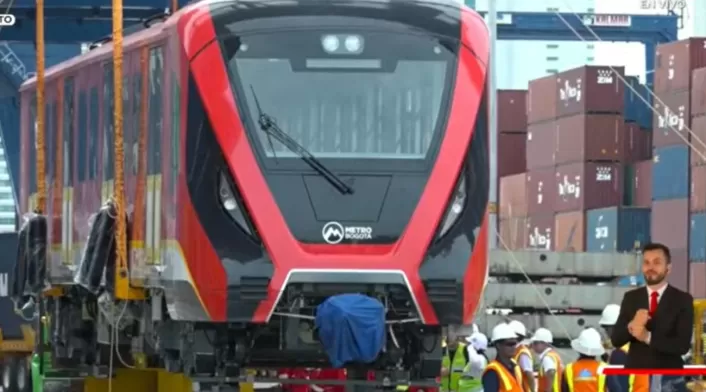 El tren del Metro mide 134 metros de largo y pesa 232 toneladas. El tren del Metro mide 134 metros de largo y pesa 232 toneladas.