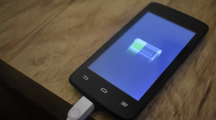 Buenos hábitos de carga prolongan la vida útil de la batería en teléfonos Android. Buenos hábitos de carga prolongan la vida útil de la batería en teléfonos Android.