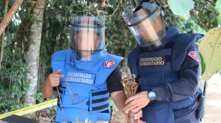 Soldados desminadores del Ejército