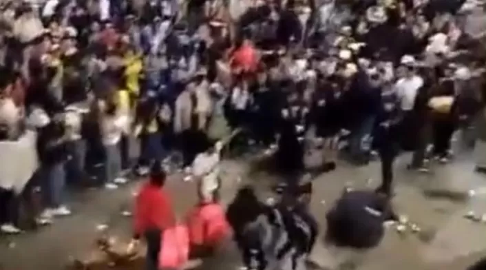 En imágenes quedó registrada la batalla que se vivió en City U, tras finalizar el partido entre Colombia y Venezuela.