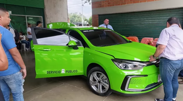 El anuncio se hizo en el marco del Showroom nacional de taxis eléctricos.
