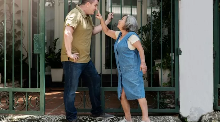 Vecinos Vecinos discutiendo