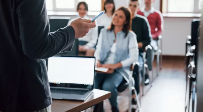 Trabajo con educación superior Trabajo con educación superior
