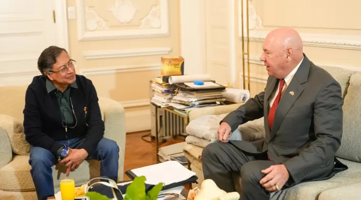 Presidente de Colombia, Gustavo Petro y encargado de negocios de la Embajada de EE. UU. en Colombia, John McNamara. Presidente de Colombia, Gustavo Petro y encargado de negocios de la Embajada de EE. UU. en Colombia, John McNamara.
