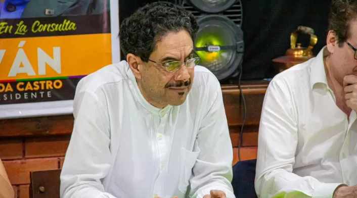 Iván Cepeda advierte sobre riesgo de espiral de violencia en el Mar Caribe debido a presencia militar de Estados Unidos. Iván Cepeda advierte sobre riesgo de espiral de violencia en el Mar Caribe debido a presencia militar de Estados Unidos.