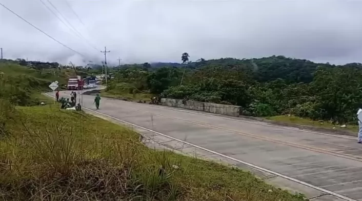 Sigue bloqueo en vía Quibdó Medellín