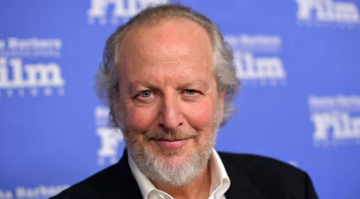 Con el paso de los años, Stern amplió su perfil profesional al desempeñarse como director de episodios y películas para televisión Con el paso de los años, Stern amplió su perfil profesional al desempeñarse como director de episodios y películas para televisión