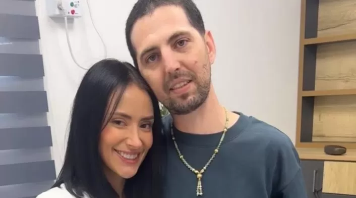 El emotivo reencuentro del colombo israelí Elkana Bohbot con su esposa tras ser liberado por Hamás El emotivo reencuentro del colombo israelí Elkana Bohbot con su esposa tras ser liberado por Hamás