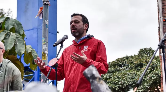 El alcalde de Bogotá, Carlos Fernando Galán, explica los procesos para autorizar conciertos en el estadio Vive Claro y propone cambios en los permisos. El alcalde de Bogotá, Carlos Fernando Galán, explica los procesos para autorizar conciertos en el estadio Vive Claro y propone cambios en los permisos.