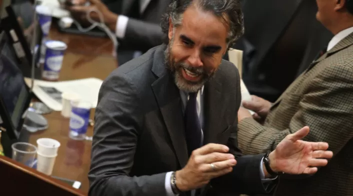 Ministros Montealegre y Benedetti se reconcilian gracias a la mediación del exmagistrado Ortiz. ¿Habrá paz en el gabinete? Ministros Montealegre y Benedetti se reconcilian gracias a la mediación del exmagistrado Ortiz. ¿Habrá paz en el gabinete?