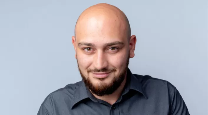 El dermatólogo Giovanni Bojanini revela mitos y tratamientos de la calvicie en hombres y mujeres. Descubre cómo frenar la caída del cabello y estimular su crecimiento con tratamientos médicos. El dermatólogo Giovanni Bojanini revela mitos y tratamientos de la calvicie en hombres y mujeres. Descubre cómo frenar la caída del cabello y estimular su crecimiento con tratamientos médicos.