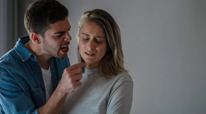 El psiquiatra Rodrigo Córdoba, experto en celotipia y violencia de pareja, advierte sobre las señales de alerta y la importancia de buscar ayuda a tiempo. El psiquiatra Rodrigo Córdoba, experto en celotipia y violencia de pareja, advierte sobre las señales de alerta y la importancia de buscar ayuda a tiempo.