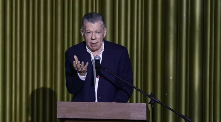 Expresidentes y líderes políticos se reúnen para discutir consulta interpartidista. ¿Se dividirá en dos? Expresidentes y líderes políticos se reúnen para discutir consulta interpartidista. ¿Se dividirá en dos?