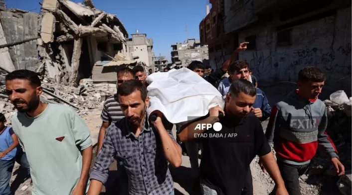 Israel restituye 15 cuerpos de palestinos a Gaza en cumplimiento del acuerdo humanitario, elevando el total a 135. Hamás devuelve cuerpo de rehén israelí. Israel restituye 15 cuerpos de palestinos a Gaza en cumplimiento del acuerdo humanitario, elevando el total a 135. Hamás devuelve cuerpo de rehén israelí.
