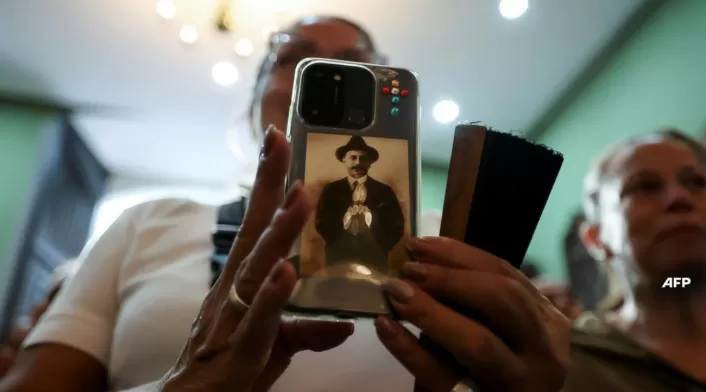José Gregorio Hernández, el médico venezolano canonizado por el papa León XIV, fue una persona común que se convirtió en un santo extraordinario por su amor por los enfermos. José Gregorio Hernández, el médico venezolano canonizado por el papa León XIV, fue una persona común que se convirtió en un santo extraordinario por su amor por los enfermos.