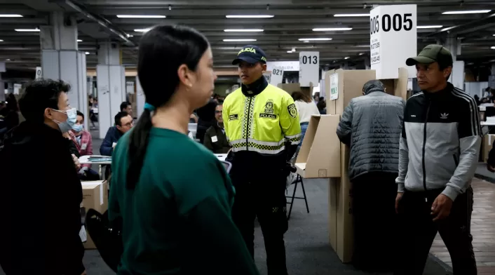 Los líderes de la Fuerza de las Regiones explican en 'Aquí y Ahora' de La FM su proceso para elegir candidato único y su enfoque en la unidad sin extremos políticos. Los líderes de la Fuerza de las Regiones explican en 'Aquí y Ahora' de La FM su proceso para elegir candidato único y su enfoque en la unidad sin extremos políticos.