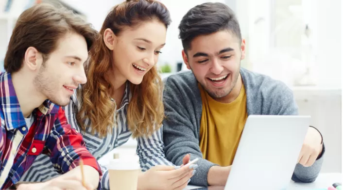 Los virus en computadores pueden borrar archivos importantes sin previo aviso. Los virus en computadores pueden borrar archivos importantes sin previo aviso.