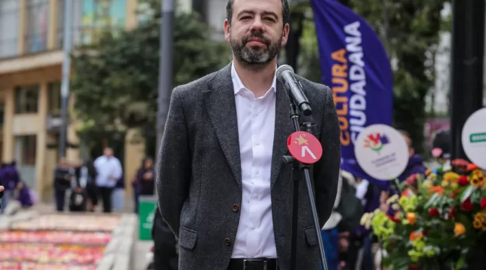 El alcalde mayor de Bogotá, Carlos Fernando Galán, se pronunció sobre los hechos vandálicos ocurridos en las recientes protestas en la capital, destacando las restricciones al uso de la Fuerza Pública. El alcalde mayor de Bogotá, Carlos Fernando Galán, se pronunció sobre los hechos vandálicos ocurridos en las recientes protestas en la capital, destacando las restricciones al uso de la Fuerza Pública.