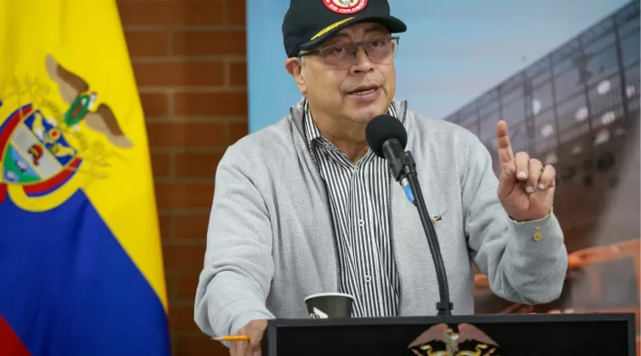El presidente Gustavo Petro ordena acciones legales por sedición contra candidatos presidenciales, mientras defiende la cultura palestina. El presidente Gustavo Petro ordena acciones legales por sedición contra candidatos presidenciales, mientras defiende la cultura palestina.