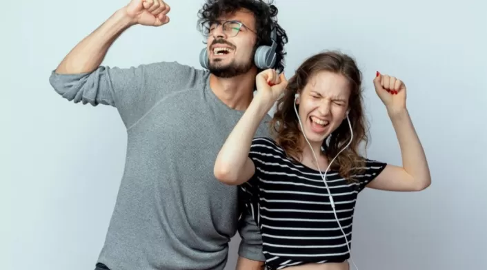 La inteligencia artificial llega a la música: ChatGPT y Spotify se unen para ofrecer recomendaciones personalizadas y listas de reproducción basadas en el estado de ánimo y temas específicos. La inteligencia artificial llega a la música: ChatGPT y Spotify se unen para ofrecer recomendaciones personalizadas y listas de reproducción basadas en el estado de ánimo y temas específicos.