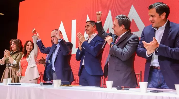 Alianza por la Libertad, la Moral y la Acción Alma: nueva coalición de centro con 40 movimientos para elecciones de 2026. Senadora Lorena Ríos lidera discusión sobre reforma laboral en el Senado. Alianza por la Libertad, la Moral y la Acción Alma: nueva coalición de centro con 40 movimientos para elecciones de 2026. Senadora Lorena Ríos lidera discusión sobre reforma laboral en el Senado.