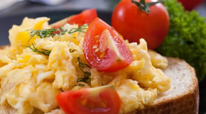 Huevos revueltos perfectos cómo lograr una textura suave, cremosa y llena de sabor gourmet Huevos revueltos perfectos cómo lograr una textura suave, cremosa y llena de sabor gourmet