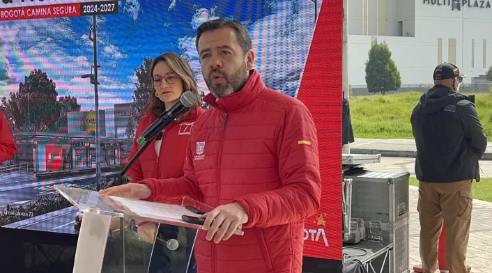 El alcalde de Bogotá anuncia apertura de licitación para tramos del megaproyecto La Nueva 13, clave para movilidad y reducción de emisiones. El alcalde de Bogotá anuncia apertura de licitación para tramos del megaproyecto La Nueva 13, clave para movilidad y reducción de emisiones.