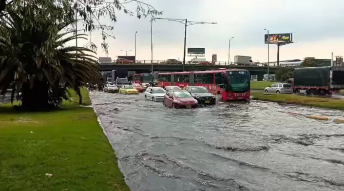 Inundaciones en Autopista Norte y avenida Boyacá. Conduzca con precaución. Inundaciones en Autopista Norte y avenida Boyacá. Conduzca con precaución.