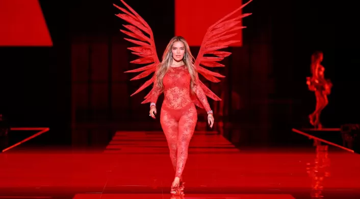 Karol G deslumbró al ser la primera colombiana en cantar en el Victoria’s Secret Fashion Show 2025 Karol G deslumbró al ser la primera colombiana en cantar en el Victoria’s Secret Fashion Show 2025