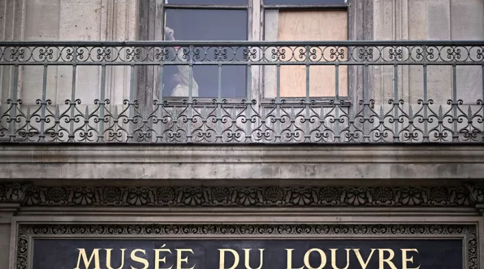 Robo histórico en el Louvre: joyas de emperatrices y reinas sustraídas en un asalto de siete minutos. Robo histórico en el Louvre: joyas de emperatrices y reinas sustraídas en un asalto de siete minutos.