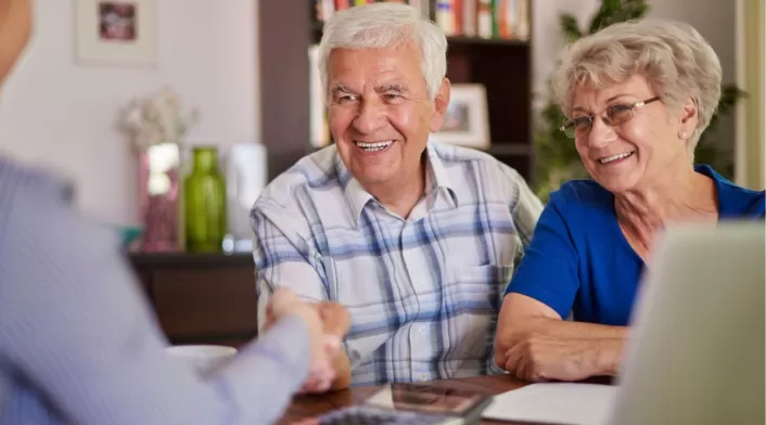 La ley también aclara que la pensión familiar no puede acumularse con otras pensiones de vejez ni con beneficios sociales similares La ley también aclara que la pensión familiar no puede acumularse con otras pensiones de vejez ni con beneficios sociales similares