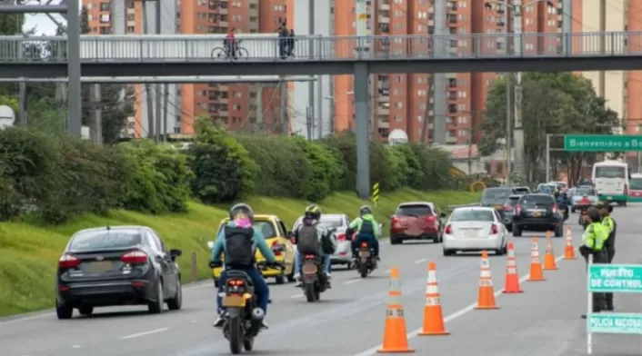 Pico y placa en Bogotá: restricción vehicular para reducir tráfico y emisiones. Pico y placa en Bogotá: restricción vehicular para reducir tráfico y emisiones.