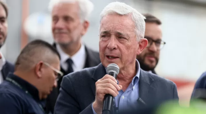 Álvaro Uribe Vélez Álvaro Uribe Vélez