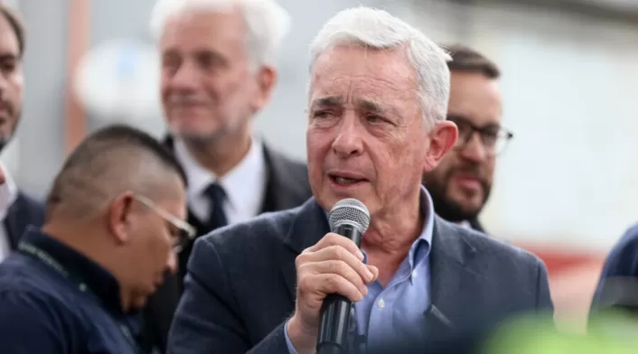 Álvaro Uribe Vélez Álvaro Uribe Vélez